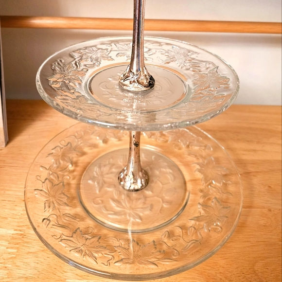 Tea time 2 tier Crystal glass serving dish - Picture 1 of 5